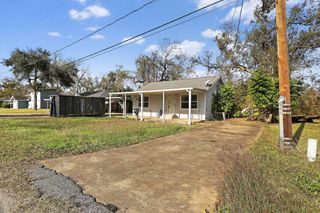 1164 E Kyle Road, Clute, TX 77531