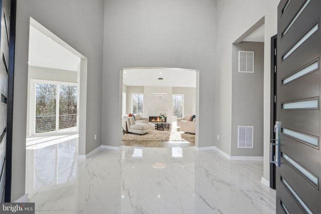2368 HUNTER MILL RD, Vienna, VA 22181