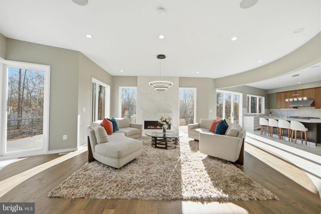 2368 HUNTER MILL RD, Vienna, VA 22181