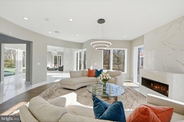 2368 HUNTER MILL RD, Vienna, VA 22181