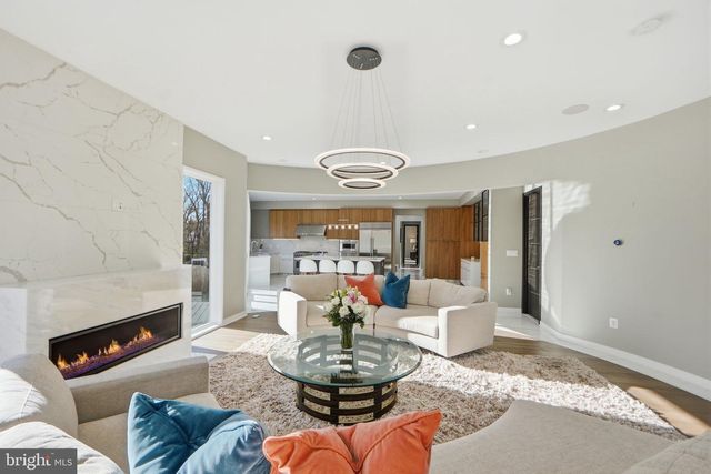 2368 HUNTER MILL RD, Vienna, VA 22181