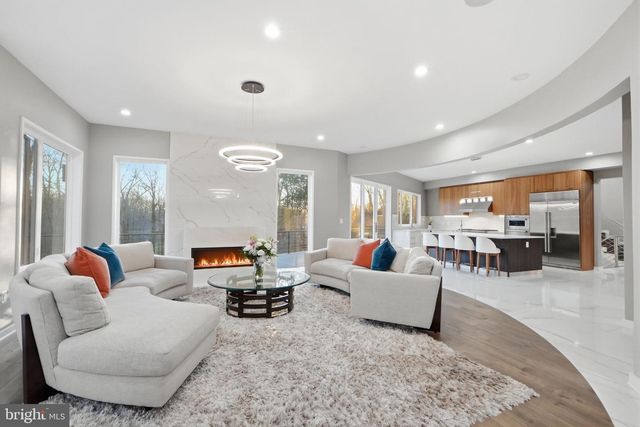 2368 HUNTER MILL RD, Vienna, VA 22181