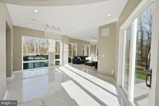 2368 HUNTER MILL RD, Vienna, VA 22181