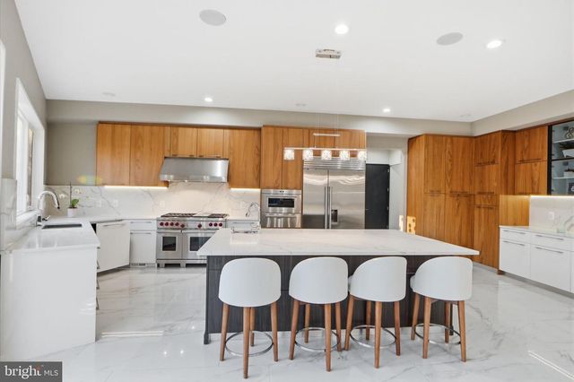 2368 HUNTER MILL RD, Vienna, VA 22181