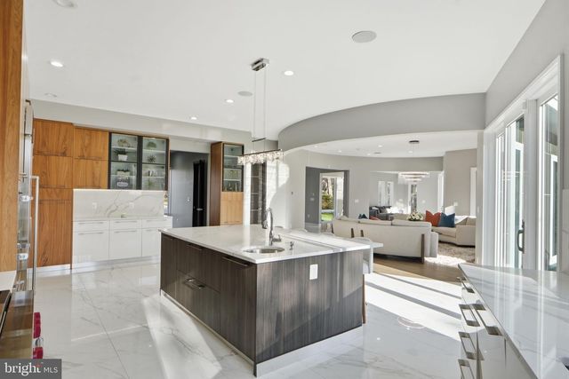2368 HUNTER MILL RD, Vienna, VA 22181