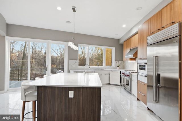 2368 HUNTER MILL RD, Vienna, VA 22181