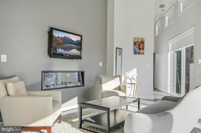 2368 HUNTER MILL RD, Vienna, VA 22181
