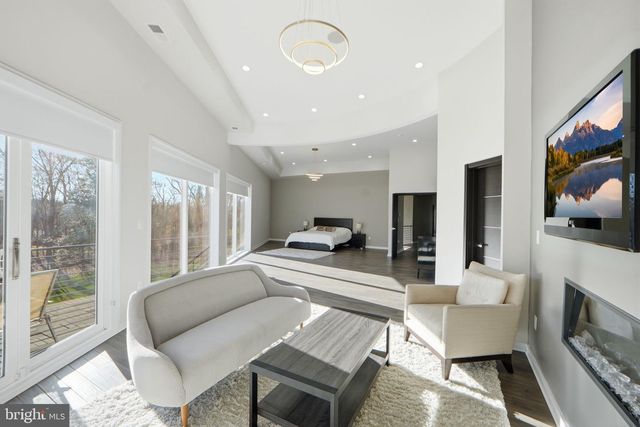 2368 HUNTER MILL RD, Vienna, VA 22181