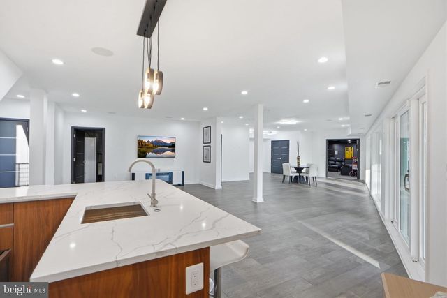 2368 HUNTER MILL RD, Vienna, VA 22181