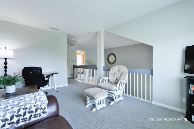 606 Howard Avenue, East Dundee, IL 60118