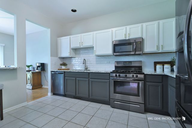 606 Howard Avenue, East Dundee, IL 60118