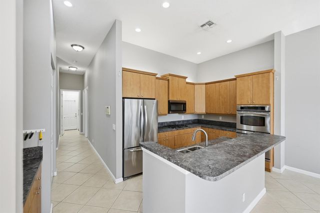 125 NW Madison Court, Port St Lucie, FL 34986