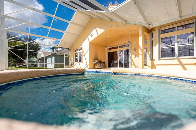 125 NW Madison Court, Port St Lucie, FL 34986