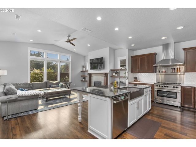 956 N NOBLE Loop, Ridgefield, WA 98642