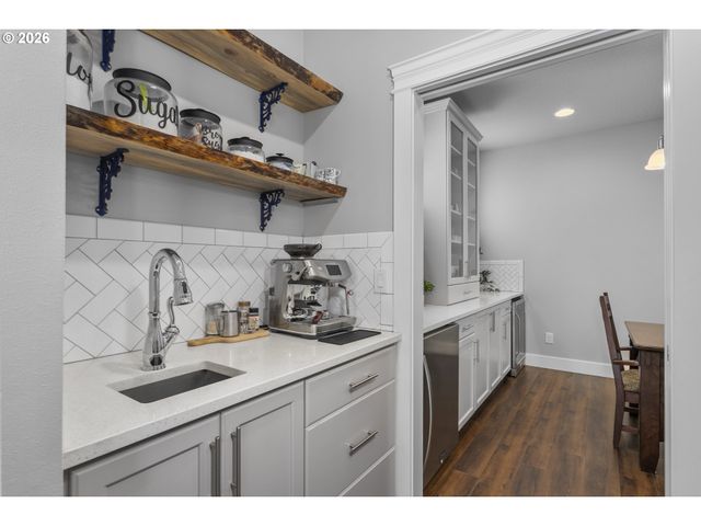 956 N NOBLE Loop, Ridgefield, WA 98642