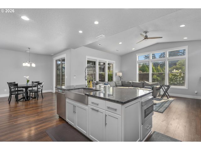 956 N NOBLE Loop, Ridgefield, WA 98642
