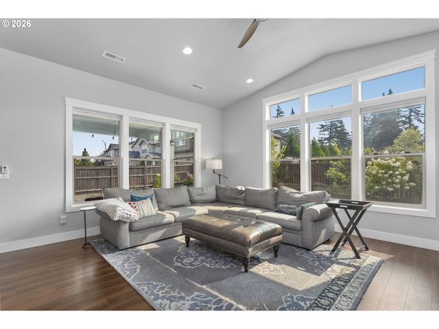 956 N NOBLE Loop, Ridgefield, WA 98642
