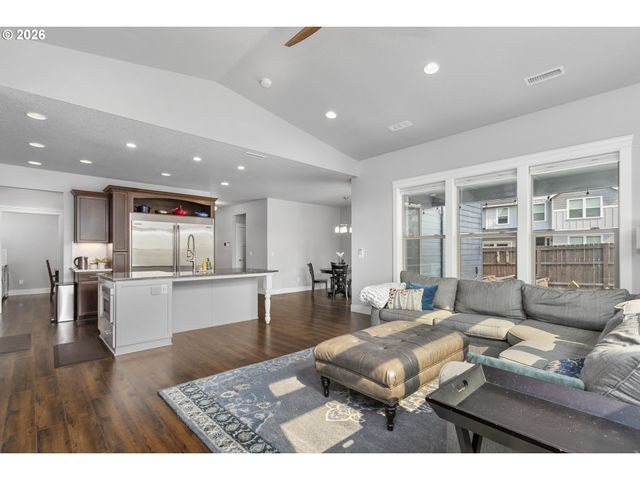 956 N NOBLE Loop, Ridgefield, WA 98642