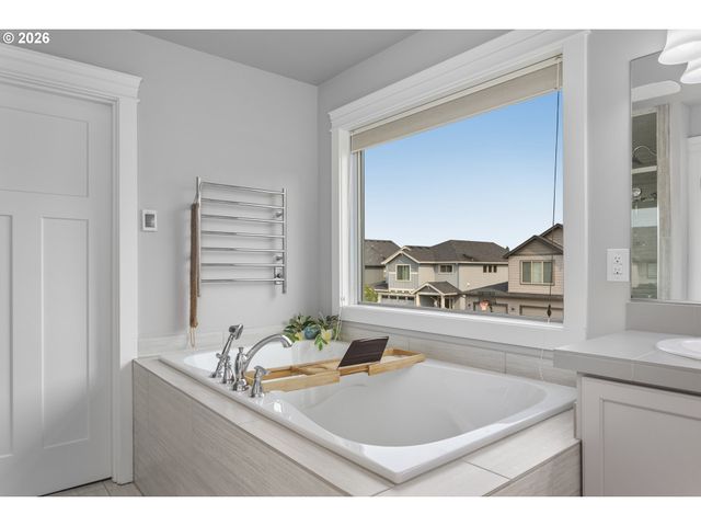 956 N NOBLE Loop, Ridgefield, WA 98642