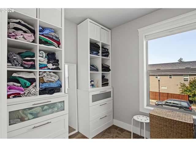 956 N NOBLE Loop, Ridgefield, WA 98642