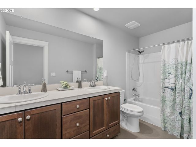 956 N NOBLE Loop, Ridgefield, WA 98642