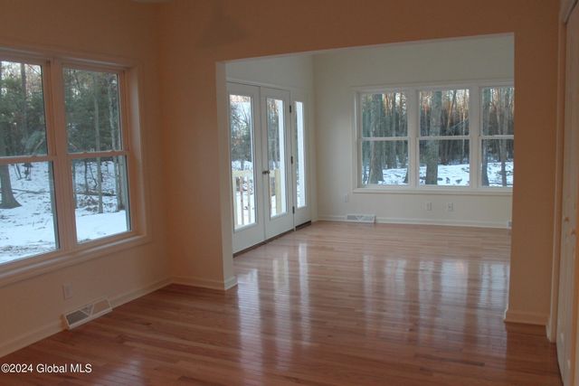 21 Jack Drive, Halfmoon, NY 12118