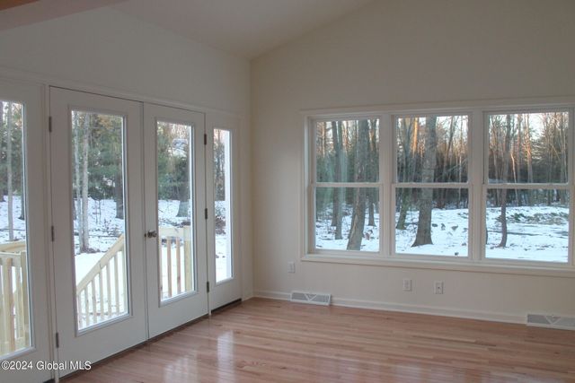 21 Jack Drive, Halfmoon, NY 12118