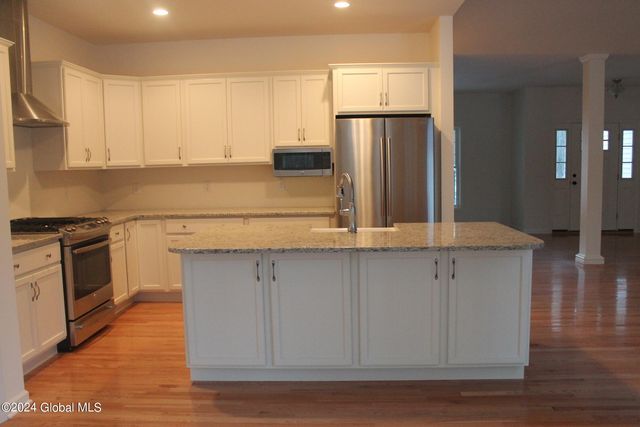 21 Jack Drive, Halfmoon, NY 12118