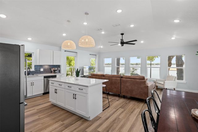 712 W Lake Drive, Weatherford, TX 76087