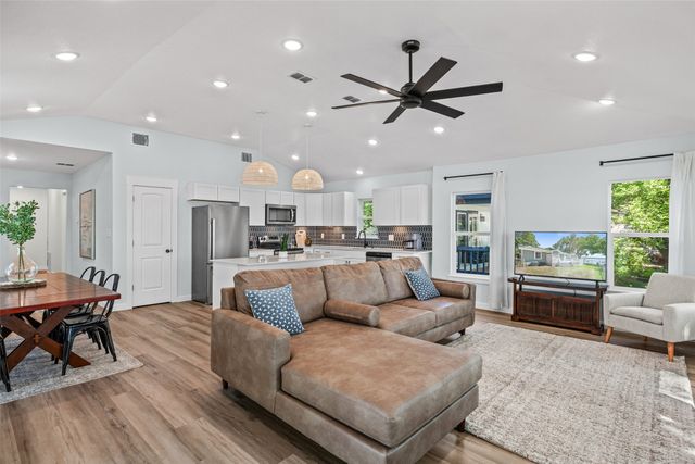 712 W Lake Drive, Weatherford, TX 76087