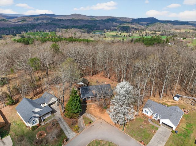 333 Windsong Drive, La Fayette, GA 30728