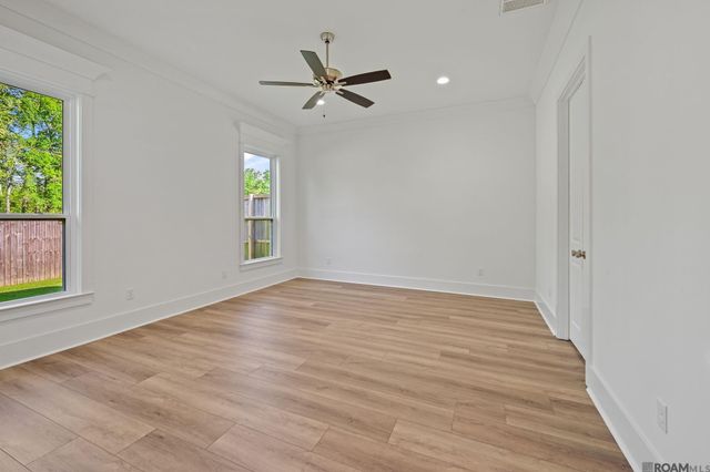 17470 Lions Ear Ln, Prairieville, LA 70769