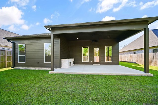 17470 Lions Ear Ln, Prairieville, LA 70769