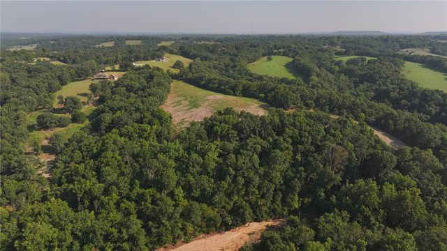 Lake Point Drive, Lowell, AR 72745