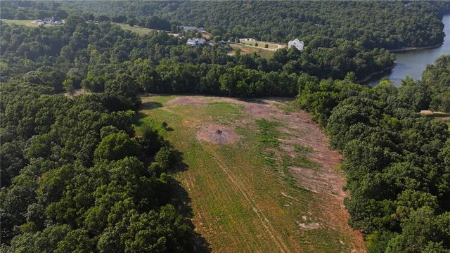 Lake Point Drive, Lowell, AR 72745