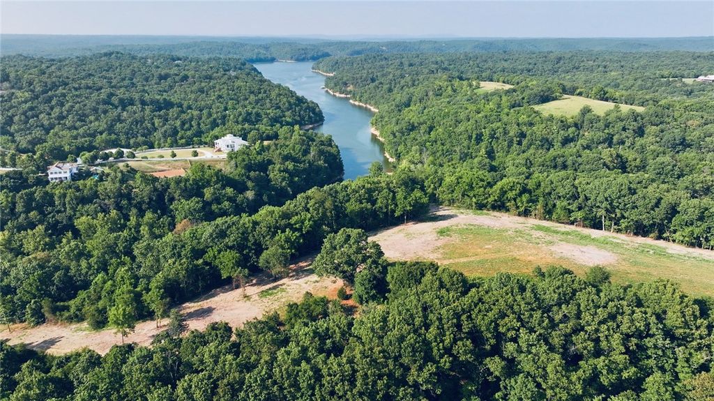 Lake Point Drive, Lowell, AR 72745