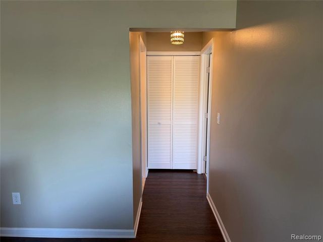 2445 Riverside Drive 206, Trenton, MI 48183
