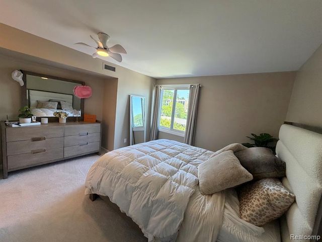 2445 Riverside Drive 206, Trenton, MI 48183