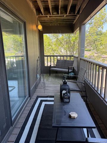 2445 Riverside Drive 206, Trenton, MI 48183