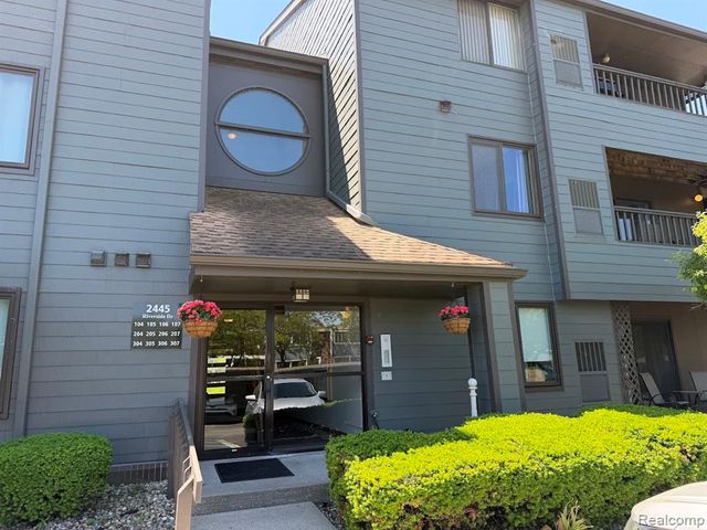 2445 Riverside Drive 206, Trenton, MI 48183