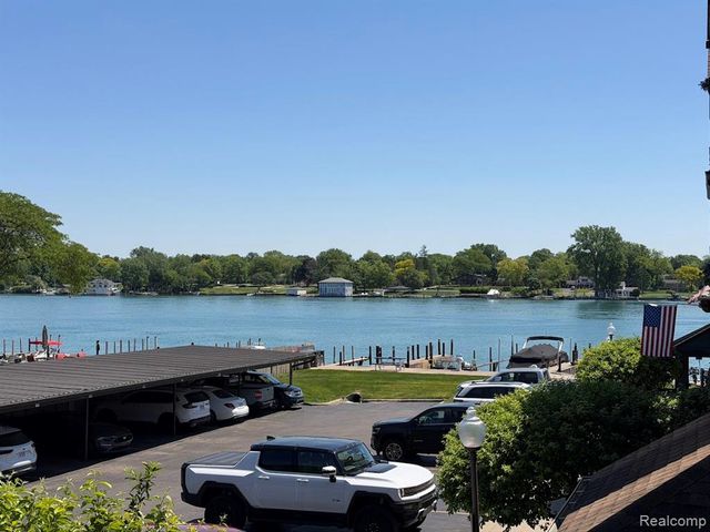 2445 Riverside Drive 206, Trenton, MI 48183