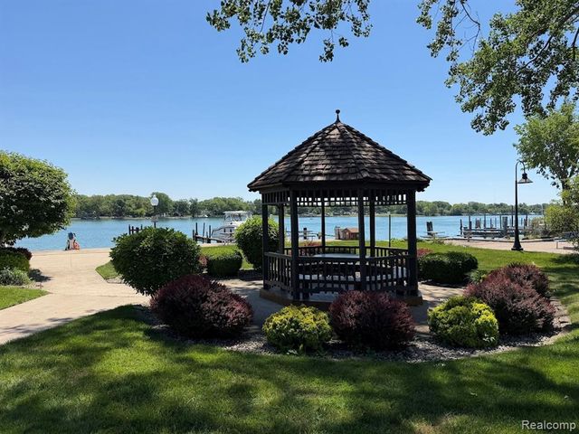 2445 Riverside Drive 206, Trenton, MI 48183