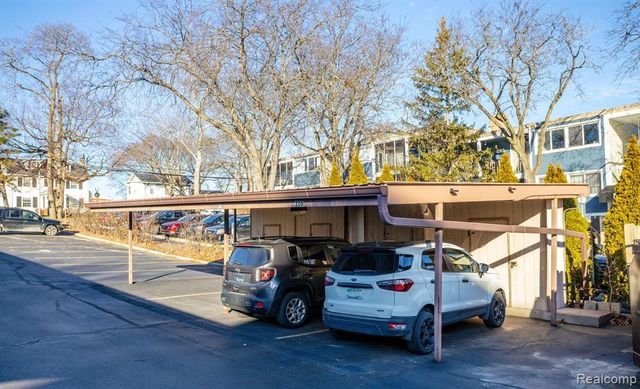 2445 Riverside Drive 206, Trenton, MI 48183