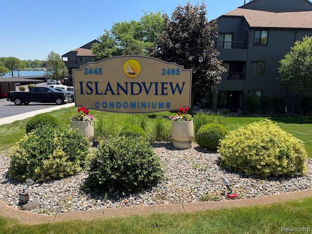 2445 Riverside Drive 206, Trenton, MI 48183