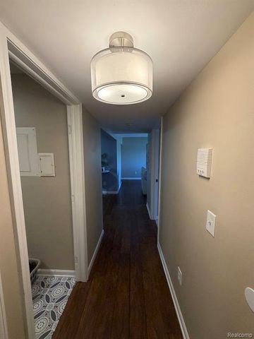 2445 Riverside Drive 206, Trenton, MI 48183
