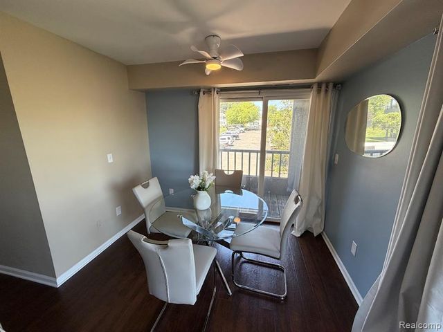 2445 Riverside Drive 206, Trenton, MI 48183