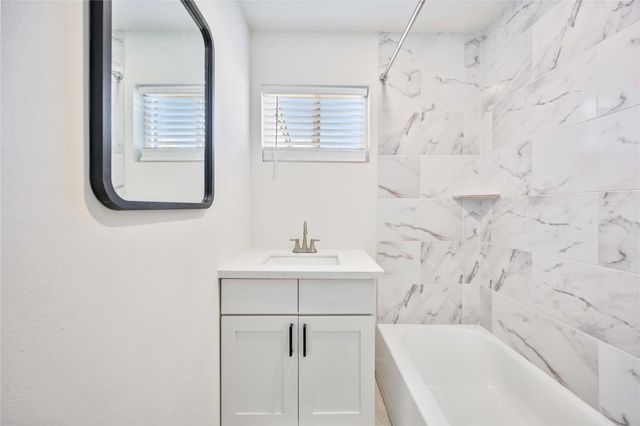 6811 Del Rio Street 2, Houston, TX 77021