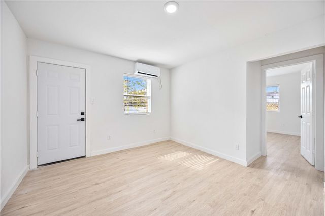 6811 Del Rio Street 2, Houston, TX 77021