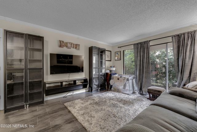 5811 ATLANTIC Boulevard 201, Jacksonville, FL 32207