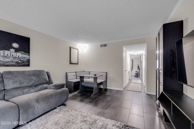 5811 ATLANTIC Boulevard 201, Jacksonville, FL 32207